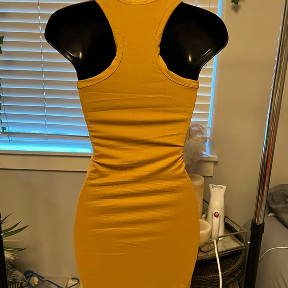 NWT Mustard T-back dress - Picture 2 of 2